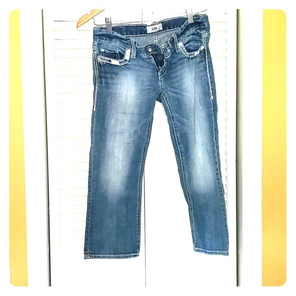 Buckle day trip capris